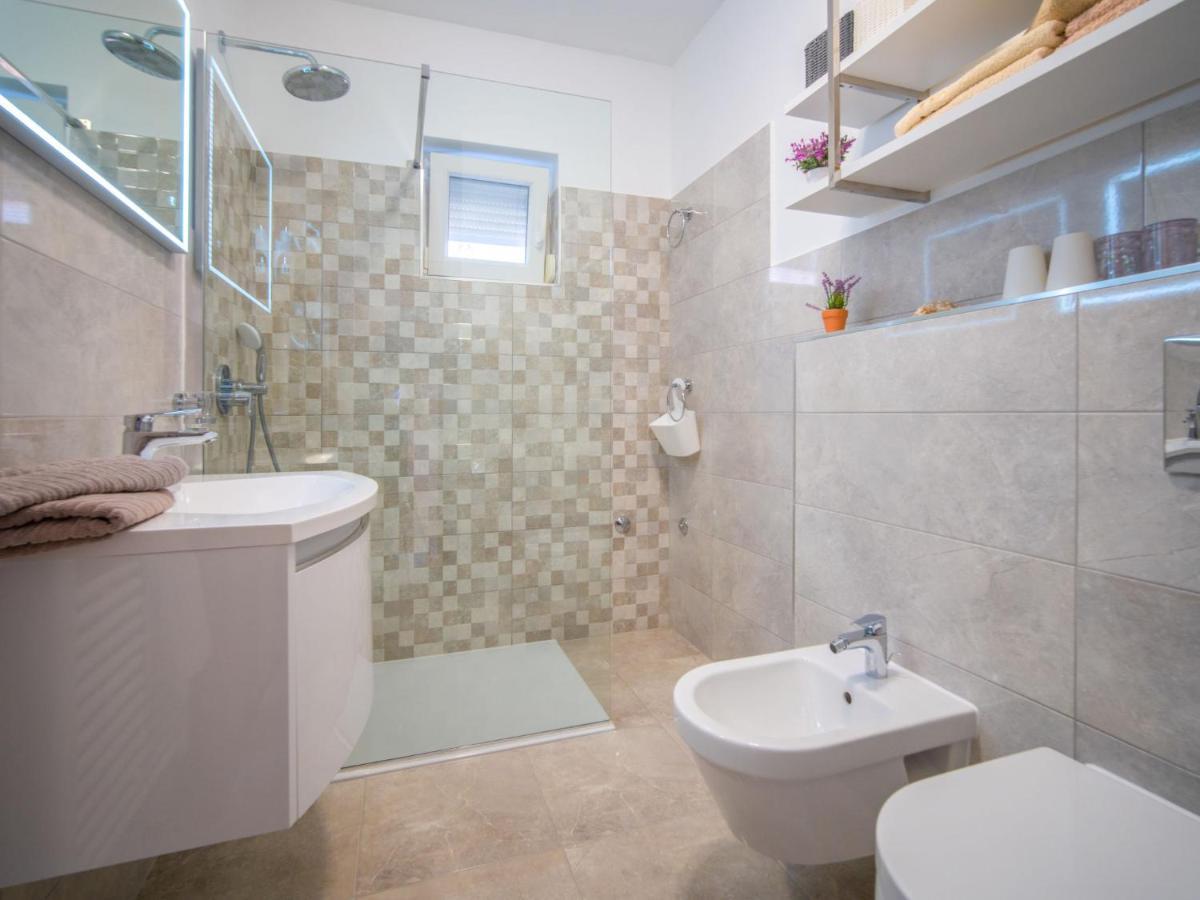 Holiday Home Nikolina By Interhome 로브란 외부 사진